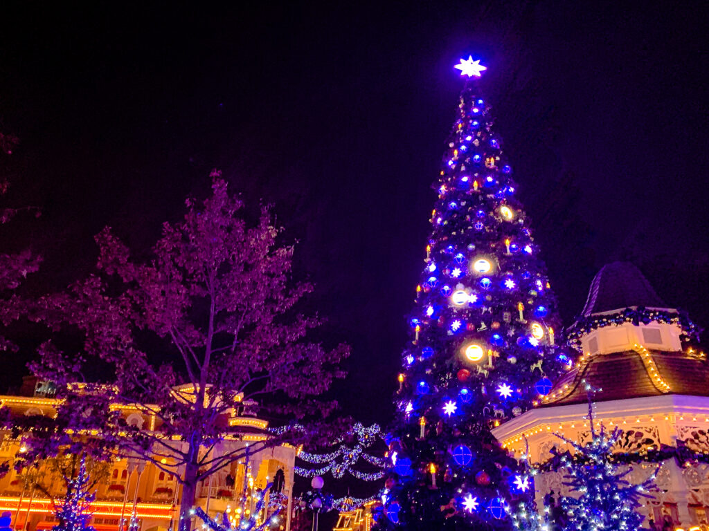Much like Halloween, details are unknown what will and will not return for Christmas 2020 in Disneyland Paris