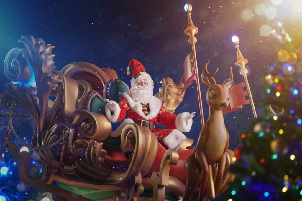 Santa will appear in Mickey’s Dazzling Christmas Parade, the new Christmas parade coming to Disneyland Paris