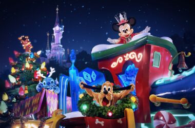 First look at Mickey’s Dazzling Christmas Parade, the brand new Christmas Parade coming to Disneyland Paris